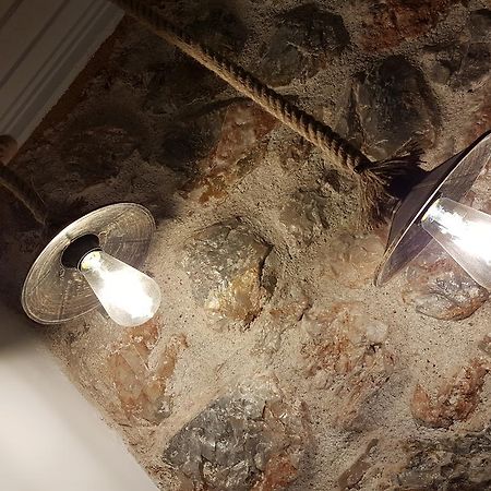 דירות אתונה Warm Stone House מראה חיצוני תמונה