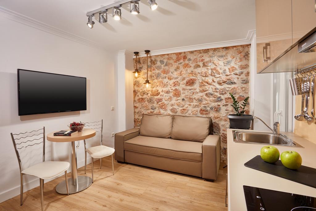 דירות אתונה Warm Stone House מראה חיצוני תמונה